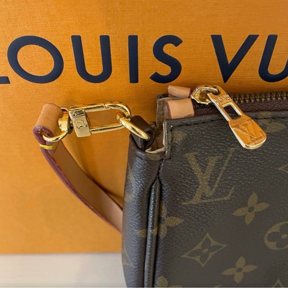 Louis Vuitton Pochette Monogram Purse - Picture 2 of 15